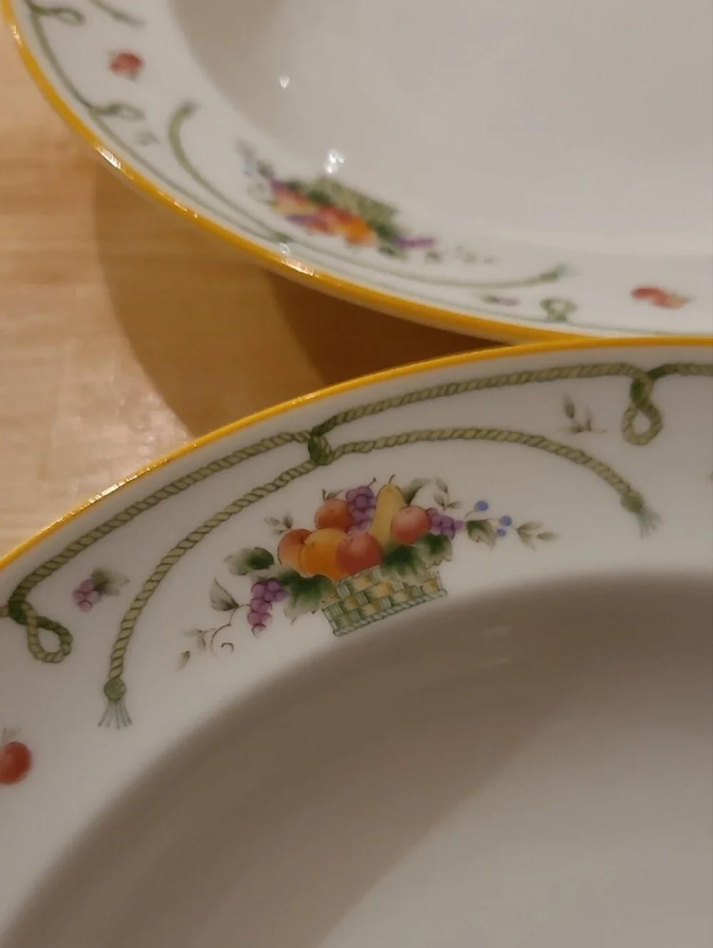 Oscar De La Renta 4 Soup Plates